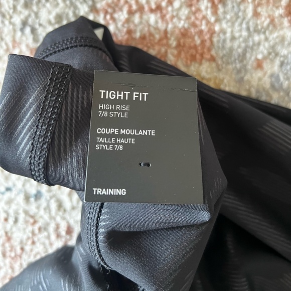 BULK SPECIAL ✨ NEW W TAGS ADIDAS PLUS SZ WINDBREAKER, LEGGINGS, TANK & SWEATPANT - Picture 3 of 13